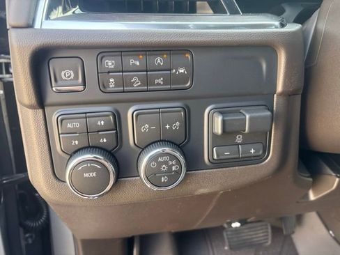 New 2026 Chevrolet Suburban LT image 25