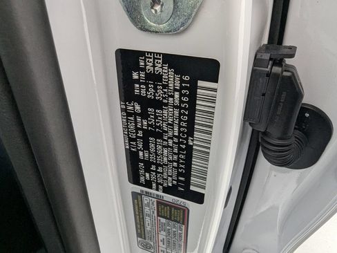 Used 2024 Kia Sorento S FWD image 30