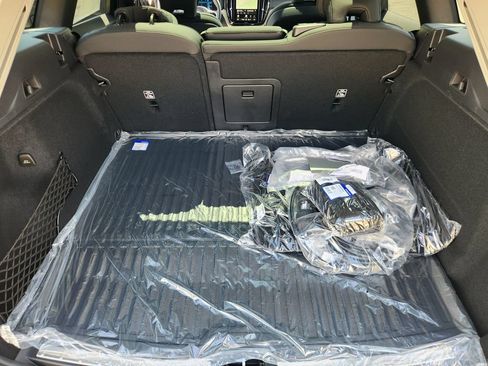 New 2026 Volvo XC60 T8 Plus w/ Protection Package Premier AWD/4WD image 14