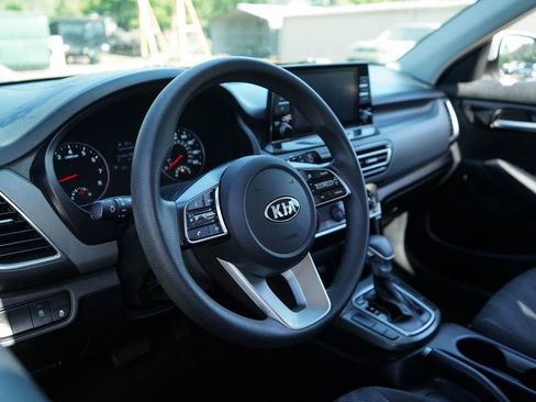 Used 2021 Kia Seltos LX AWD/4WD image 6