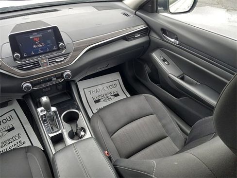 Used 2024 Nissan Altima 2.5 SV image 15