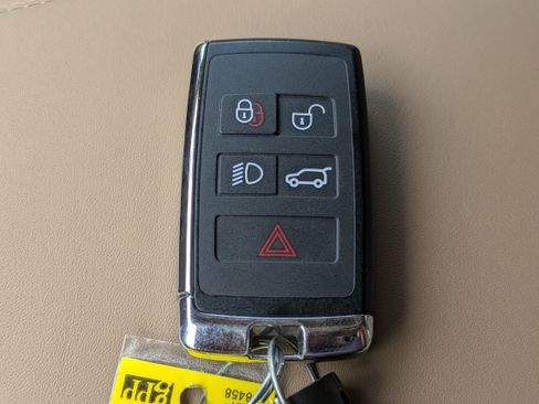 Used 2025 Land Rover Range Rover SV AWD/4WD image 27