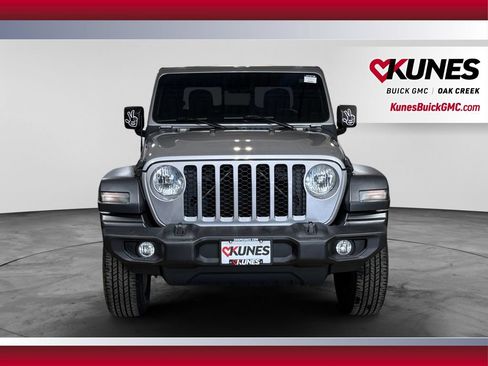 Used 2020 Jeep Gladiator Sport w/ Quick Order Package 24S AWD/4WD image 3