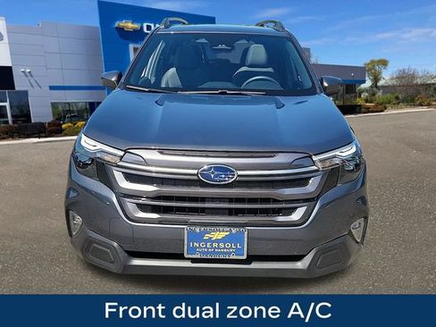 Used 2025 Subaru Forester Premium AWD/4WD image 2