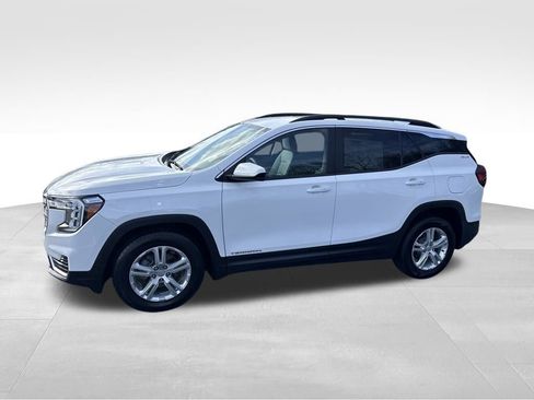 Used 2022 GMC Terrain SLE w/ Driver Convenience Package image 2