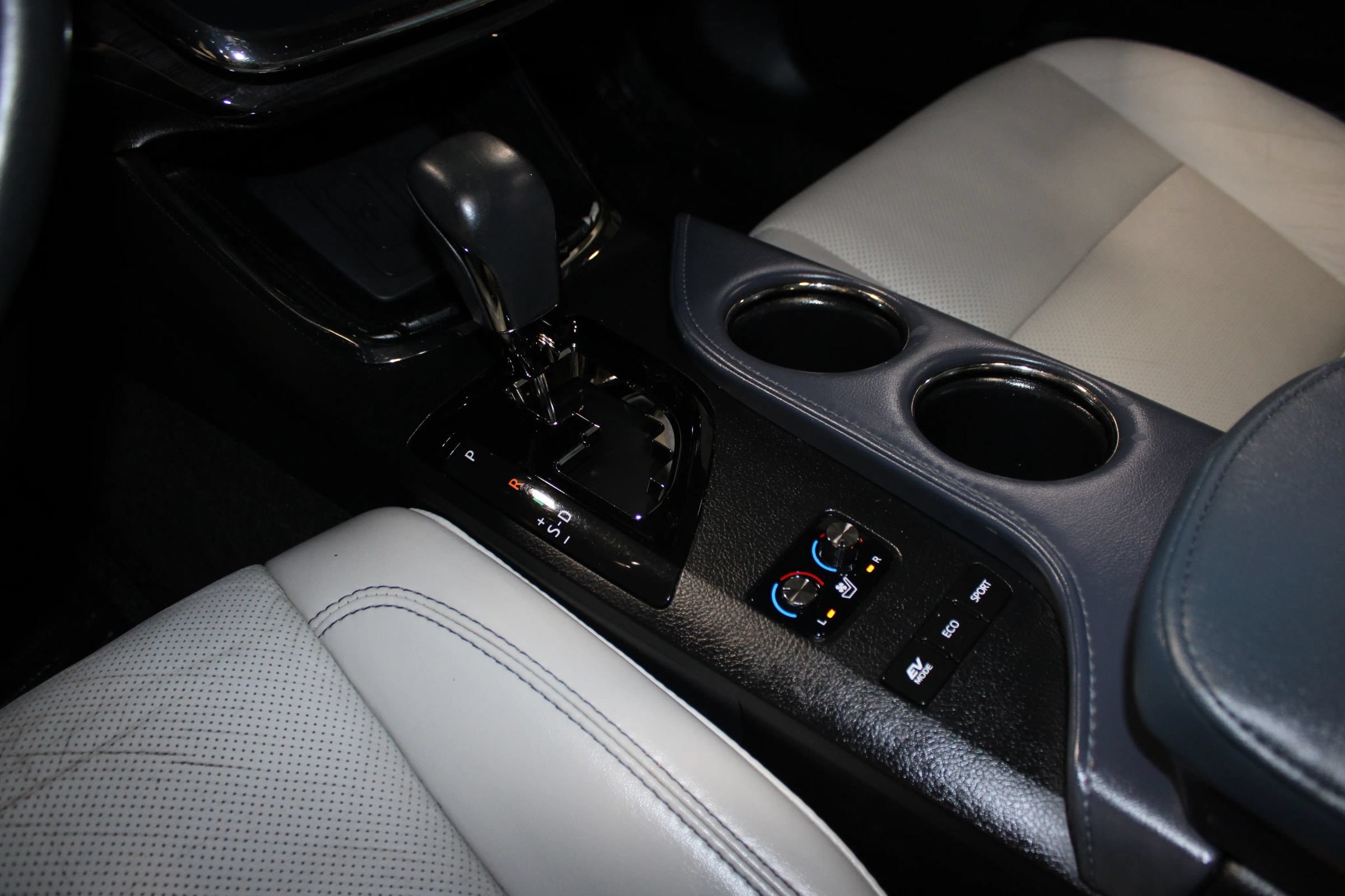 Used 2015 Toyota Avalon Limited w/ Technology Package FWD image 17