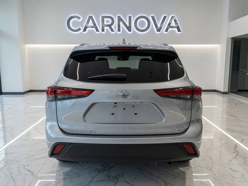 Used 2020 Toyota Highlander XLE FWD image 4