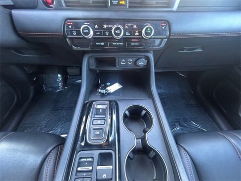 Used 2023 Honda Pilot TrailSport image 11