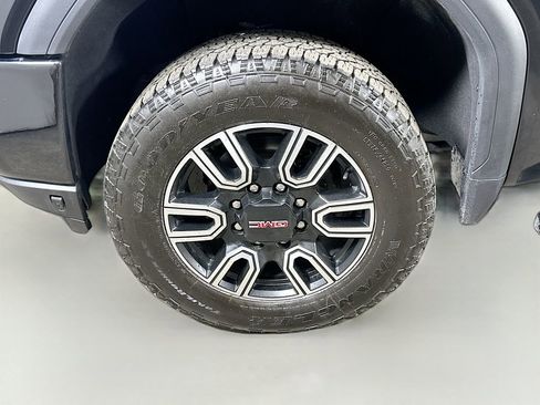 Used 2022 GMC Sierra 2500 AT4 w/ Gooseneck/5TH Wheel Package AWD/4WD image 8