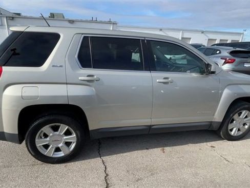 Used 2013 GMC Terrain SLE image 2