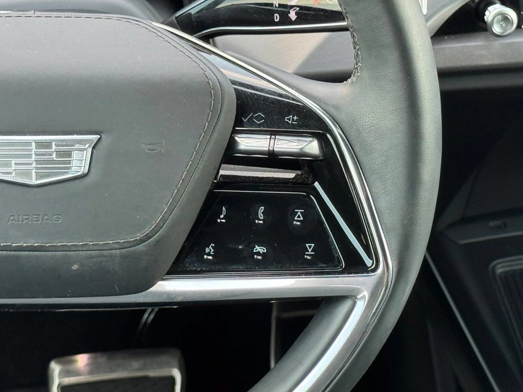 Used 2026 Cadillac Vistiq Platinum w/ LPO, Floor Liner Package AWD/4WD image 24