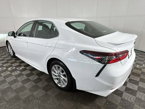 Used 2023 Toyota Camry SE FWD image 4