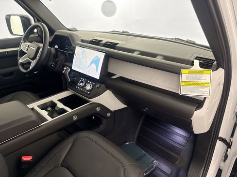 New 2026 Land Rover Defender 130 X-Dynamic SE AWD/4WD image 29