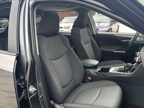 Used 2024 Toyota RAV4 XLE image 9