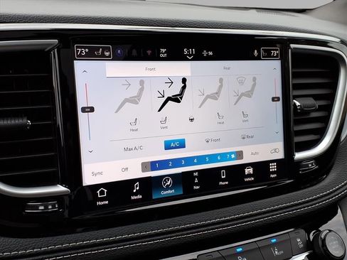 New 2026 Chrysler Pacifica Limited w/ Uconnect Theater Family Group image 30