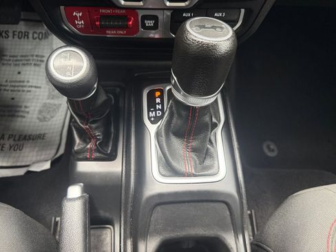 Used 2019 Jeep Wrangler Unlimited Rubicon w/ Cold Weather Group image 19