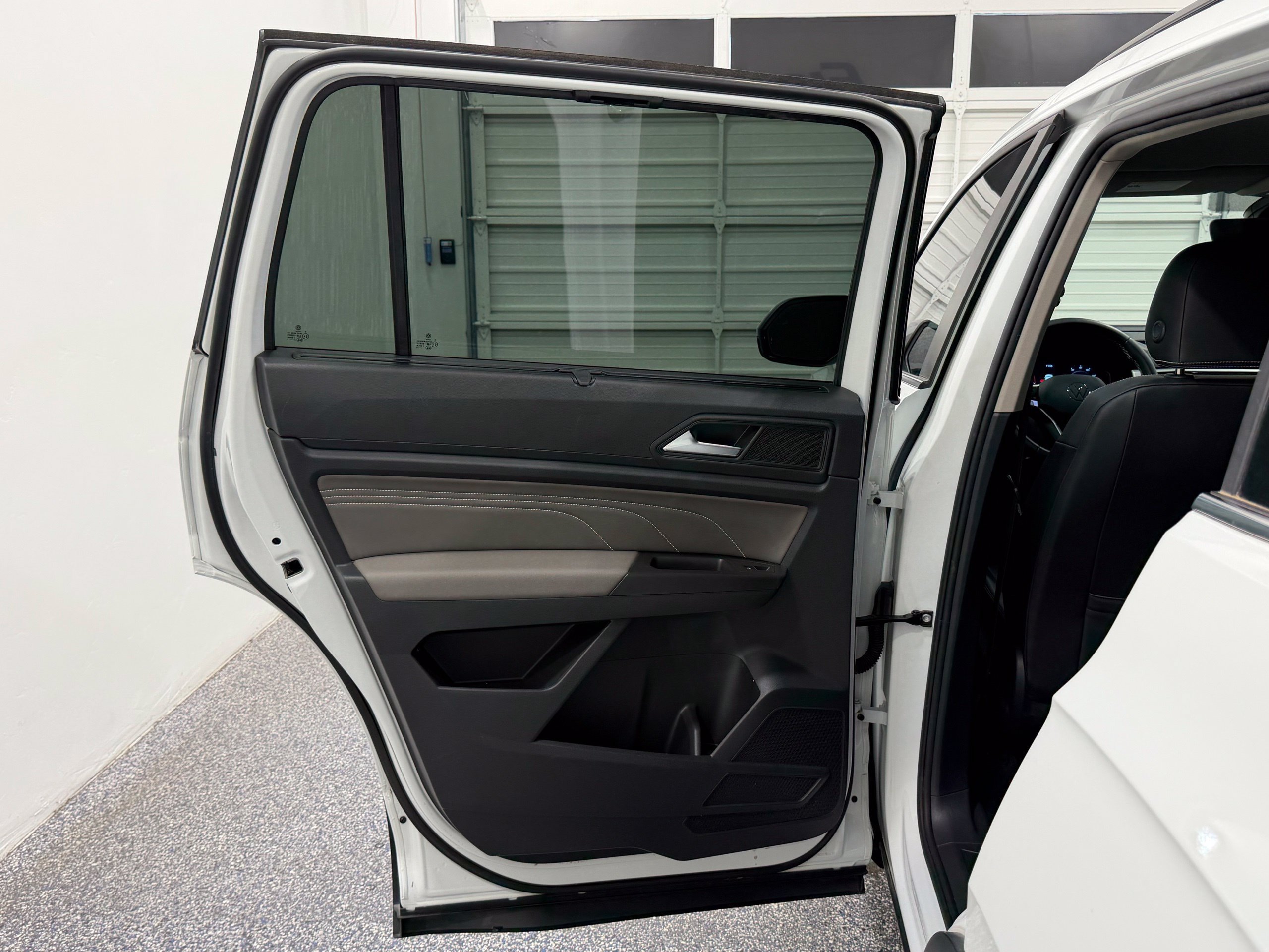 Certified 2023 Volkswagen Atlas SE w/ Black Wheel Package FWD image 22