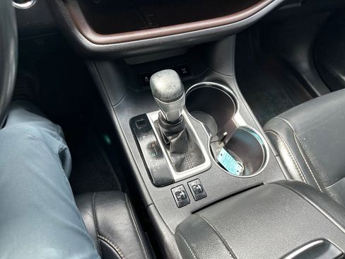 Used 2016 Toyota Highlander XLE image 29