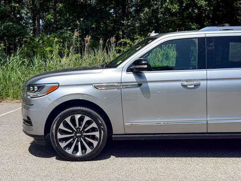 Used 2024 Lincoln Navigator L Reserve AWD/4WD image 6