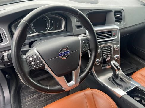 Used 2015 Volvo V60 T5 Cross Country Platinum AWD/4WD image 9