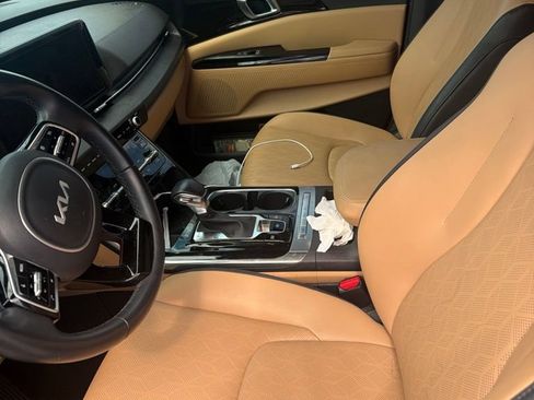 Used 2022 Kia Carnival EX FWD image 3