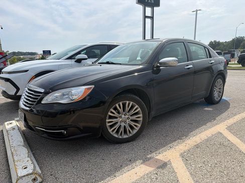 Used 2012 Chrysler 200 Limited FWD image 2