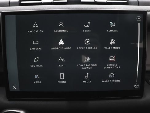 Used 2023 Land Rover Defender 130 X-Dynamic SE image 34