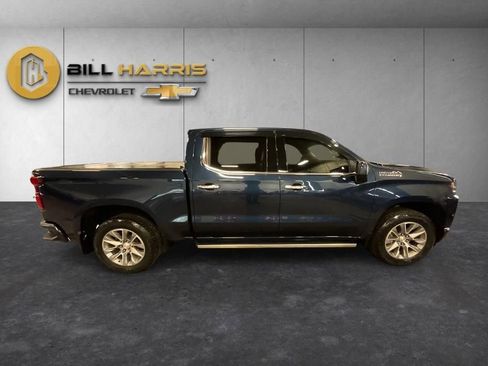 Used 2022 Chevrolet Silverado 1500 High Country w/ Z71 Off-Road Package AWD/4WD image 9