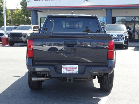 Used 2026 Toyota Tacoma TRD Sport w/ TRD Sport Upgrade Package AWD/4WD image 13