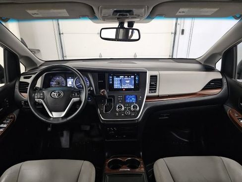 Used 2017 Toyota Sienna Limited Premium AWD/4WD image 36