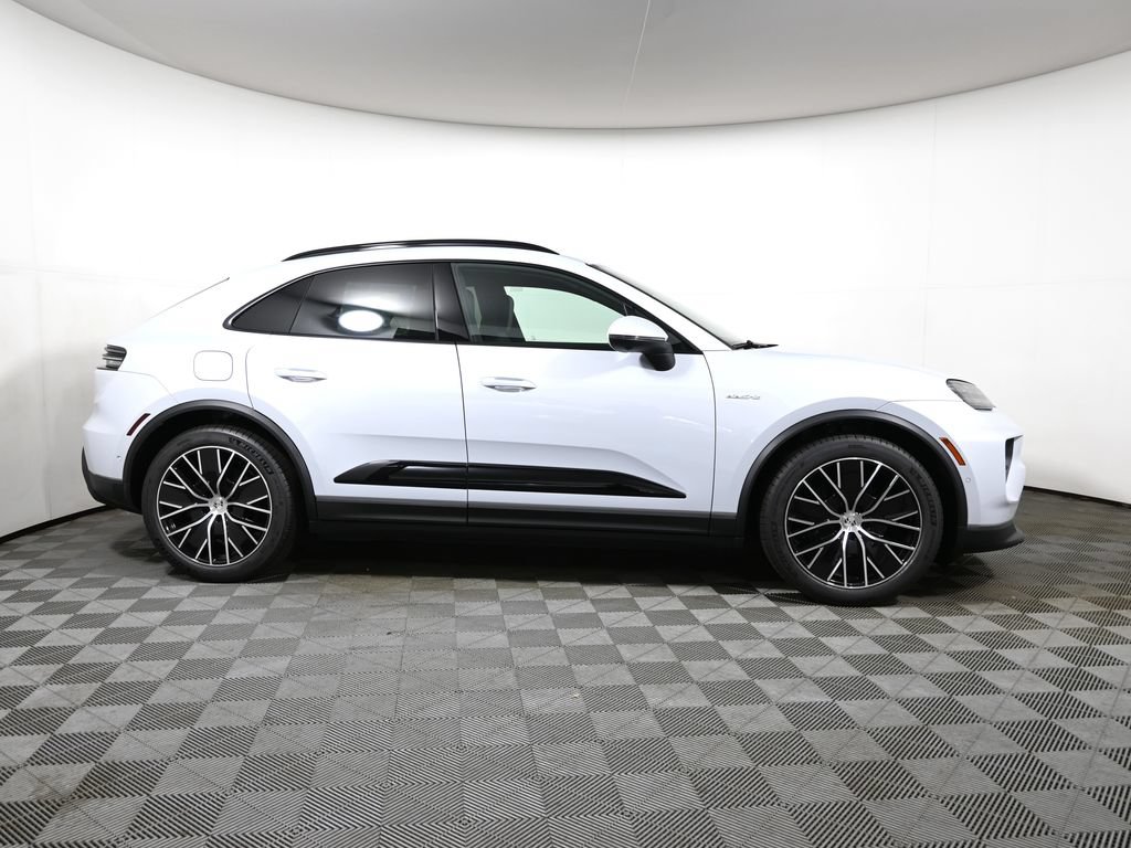 Used 2026 Porsche Macan 4 Electric AWD/4WD image 8