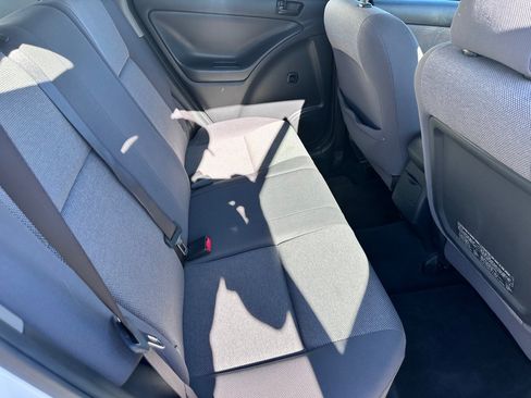 Used 2004 Pontiac Vibe w/ Moon And Tunes Value Package FWD image 9