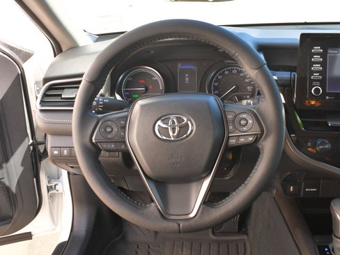 Used 2022 Toyota Camry SE FWD image 17