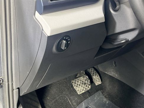 Used 2023 Volkswagen Taos SE image 10