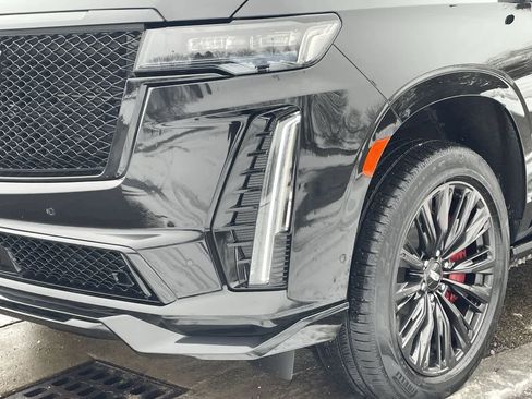 Used 2023 Cadillac Escalade V w/ LPO, ONYX Package image 43