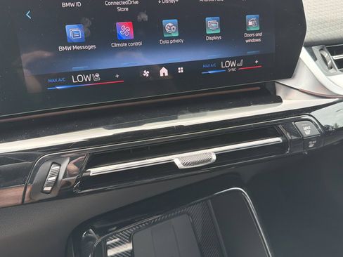 Certified 2025 BMW X2 xDrive28i AWD/4WD image 31