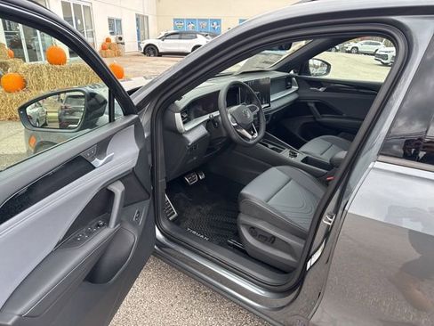 New 2026 Volkswagen Tiguan SE R-Line image 18