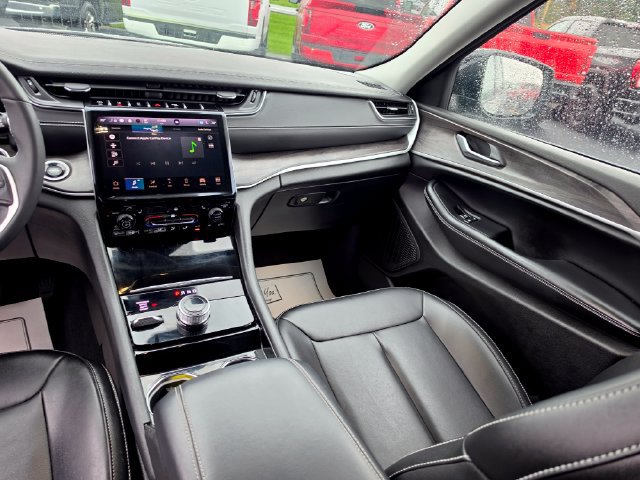 Used 2023 Jeep Grand Cherokee Limited AWD/4WD image 13