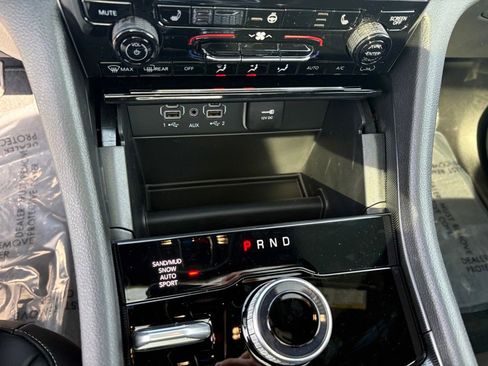 New 2025 Jeep Grand Cherokee L Limited AWD/4WD image 16