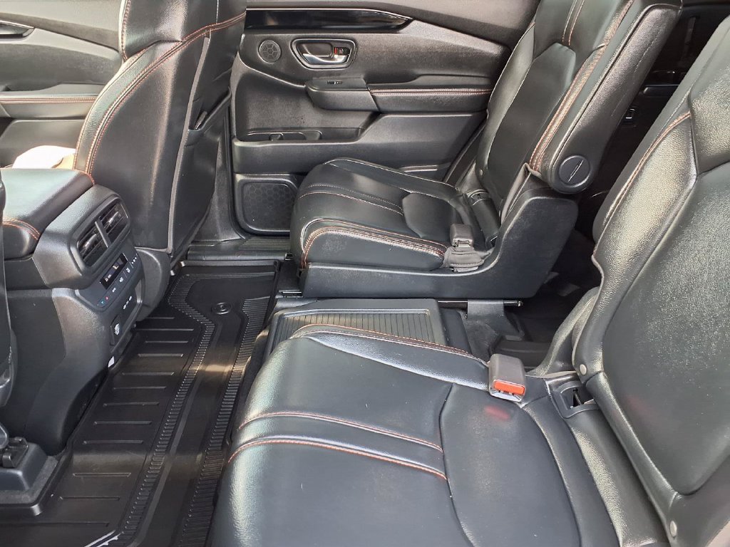 Used 2025 Honda Pilot TrailSport image 12