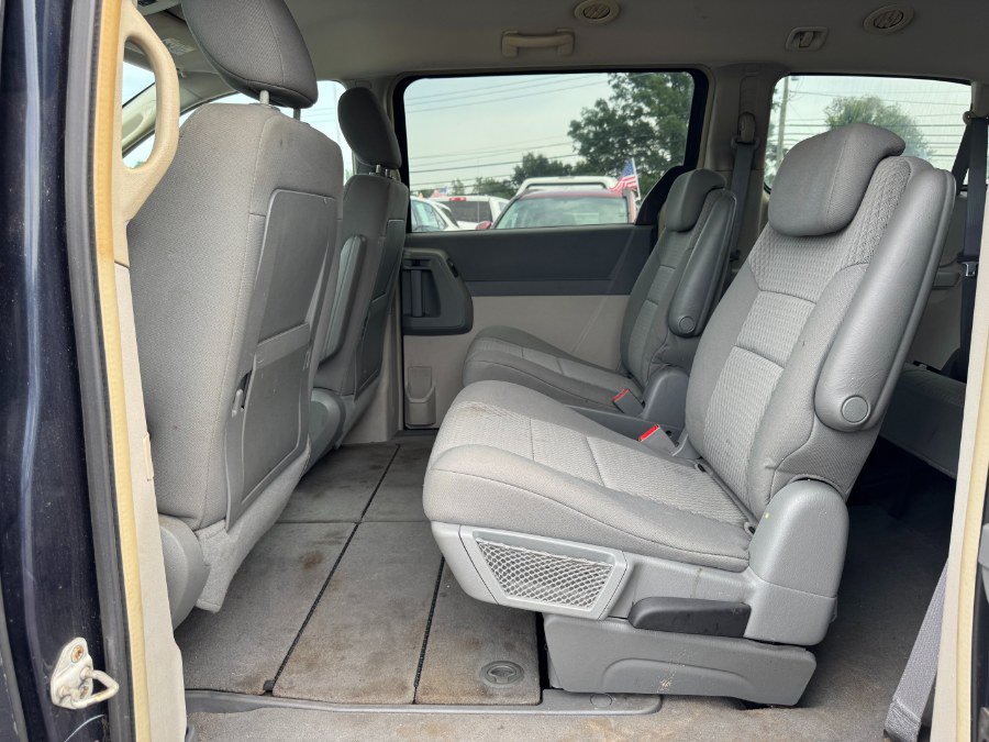 Used 2008 Chrysler Town & Country Touring FWD image 16