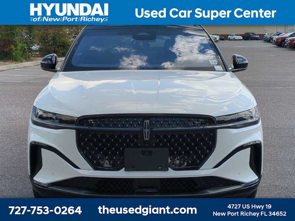 Used 2024 Lincoln Nautilus Reserve w/ Equipment Group 202A AWD/4WD image 8