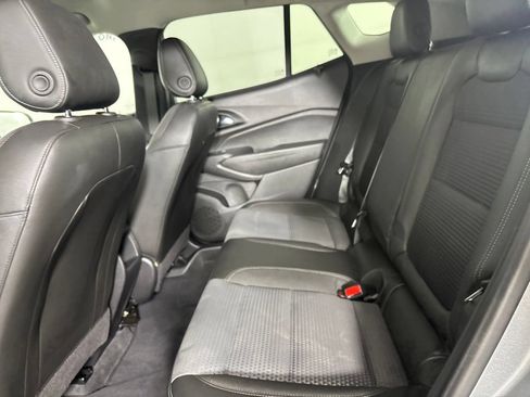Used 2024 Chevrolet Trax LT FWD image 22