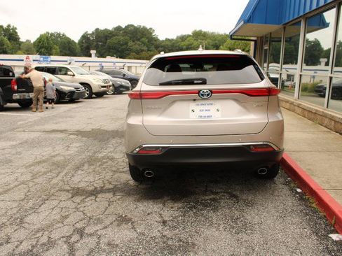 Used 2023 Toyota Venza XLE AWD/4WD image 5