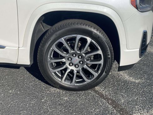 Used 2021 GMC Acadia Denali w/ Denali Technology Package FWD image 3