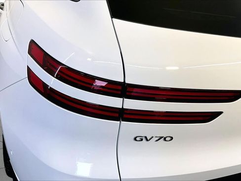 Used 2024 Genesis GV70 3.5T Sport w/ Sport Prestige Package AWD/4WD image 28