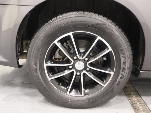 Used 2018 Dodge Grand Caravan SE FWD image 26