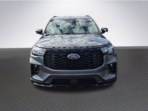 New 2026 Ford Explorer ST-Line image 3
