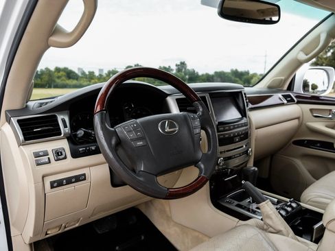 Used 2013 Lexus LX 570 4WD w/ Luxury Pkg image 3