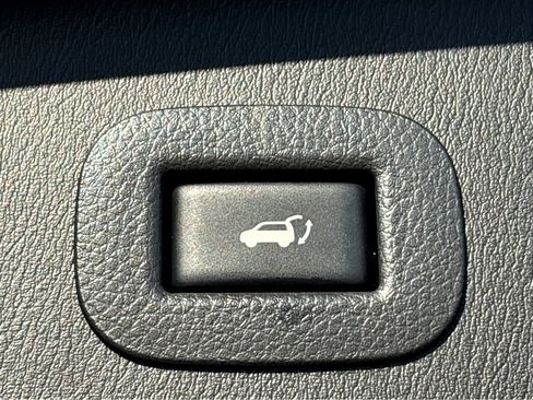 Used 2020 Nissan Armada Platinum w/ Platinum Reserve Package image 21